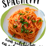 Spaghetti con salchicha en salsa de jitomate