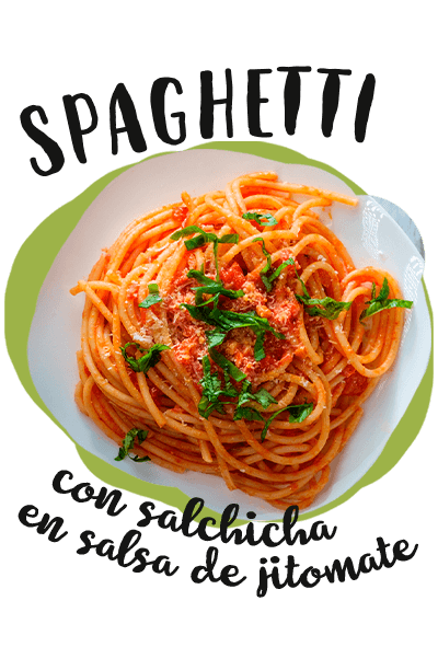 Spaghetti con salchicha en salsa de jitomate